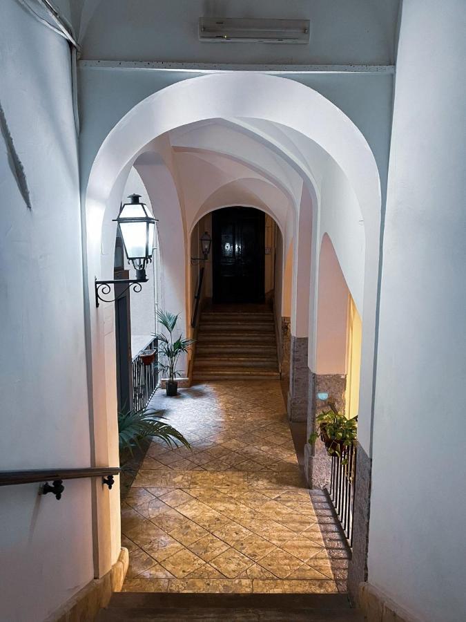 Chez Marie Napoli Apartment Bagian luar foto